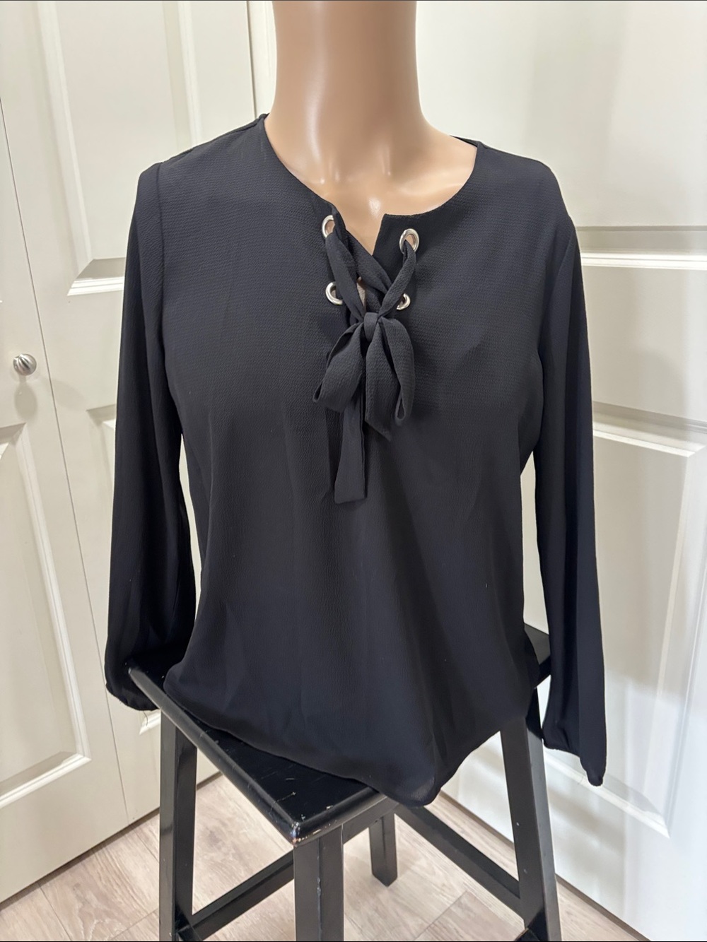 Forever 21 Black Lace-Up Long Sleeve Lightweight Blouse Sz M
